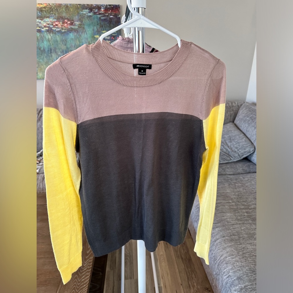 Lightweight woman’s sweater